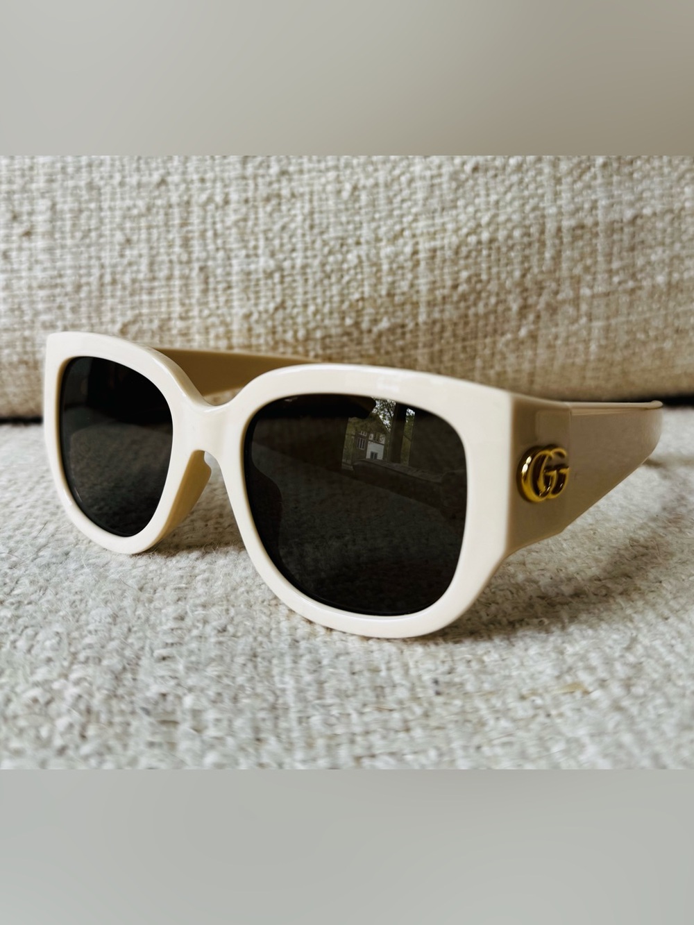 Gucci GG1599SA 004 Sunglasses Cream Cat Eye Frame, Brown Lenses.
